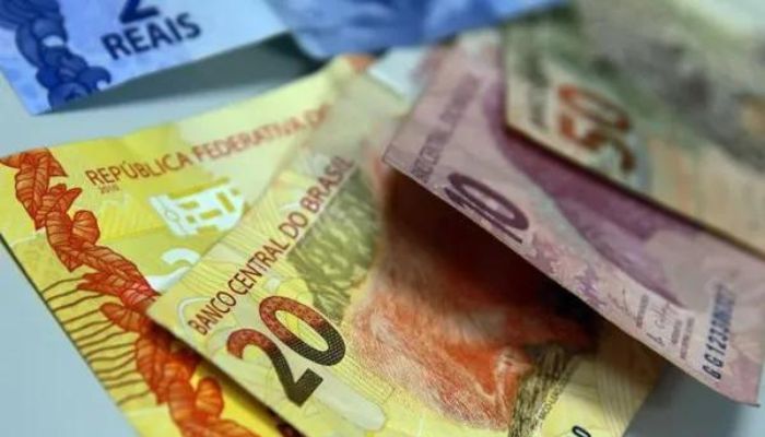 Com novo cálculo, salário mínimo deve subir para ao menos R$ 1.412 em 2024